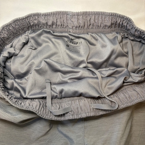 Nike Dri-Fit Gray Running‎ Shorts Size Medium - Picture 8 of 8